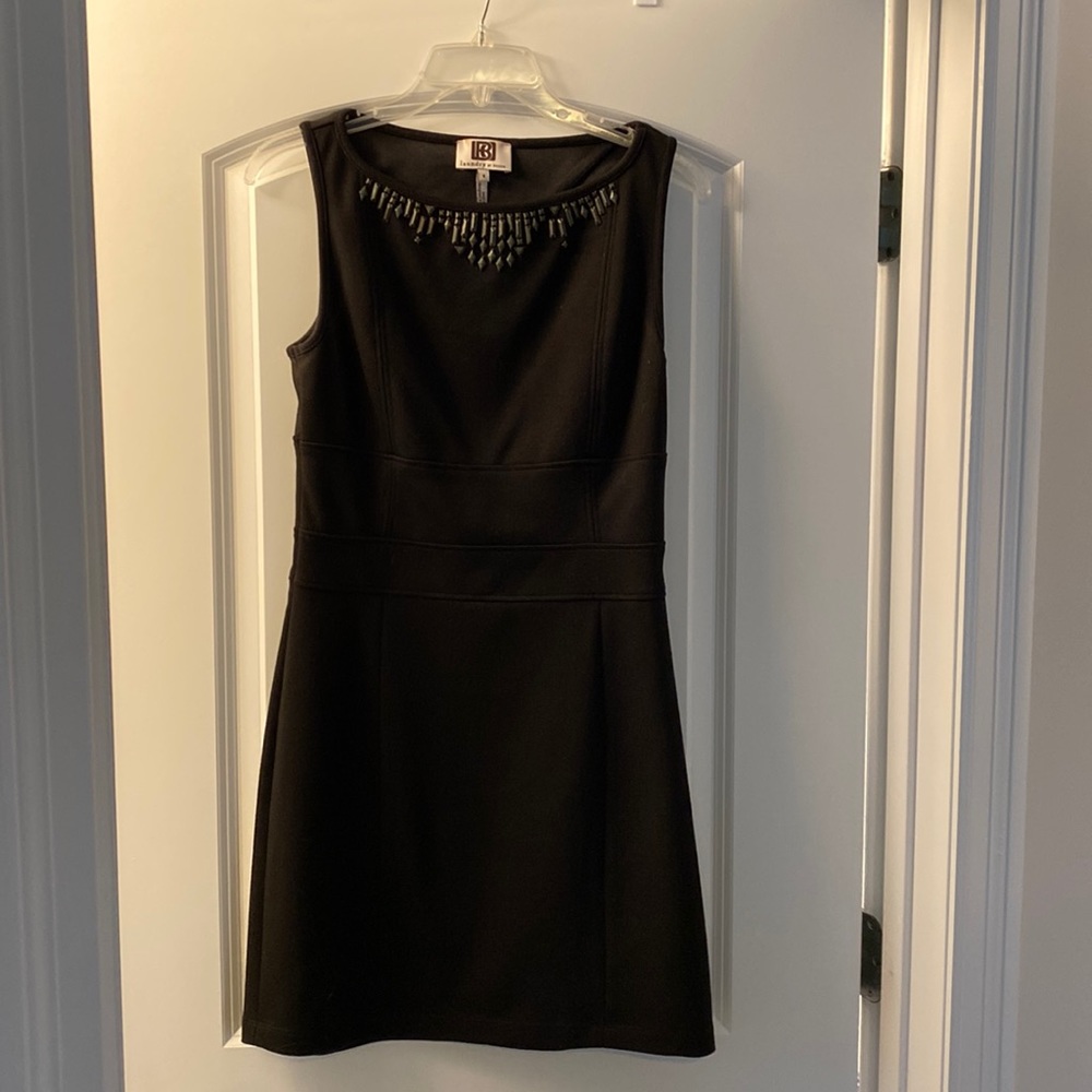 Perfect LBD- embellished neckline and a small cut out in the back! 🤩